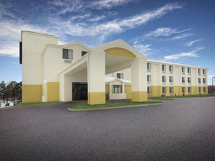 Baymont By Wyndham Fort Collins Exterior foto